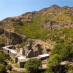 معبد غارني ودير كيغارد و أعجوبة سيمفونية الصخور 7