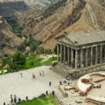 معبد غارني ودير كيغارد و أعجوبة سيمفونية الصخور 1